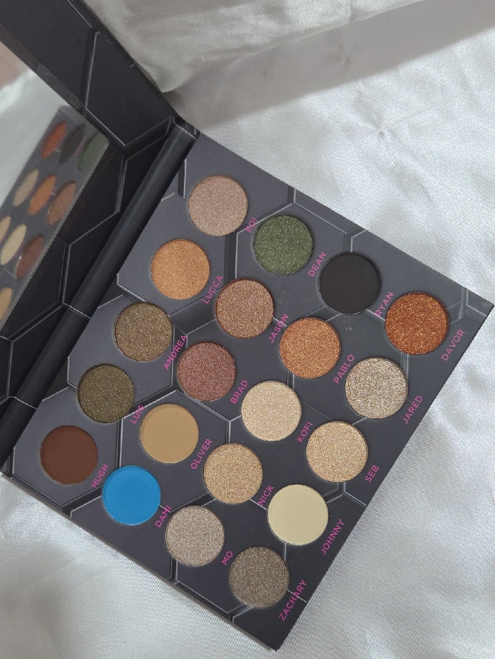 20 Neutral & Metallic Women’s Eyeshadow Palette - Multi-Color
